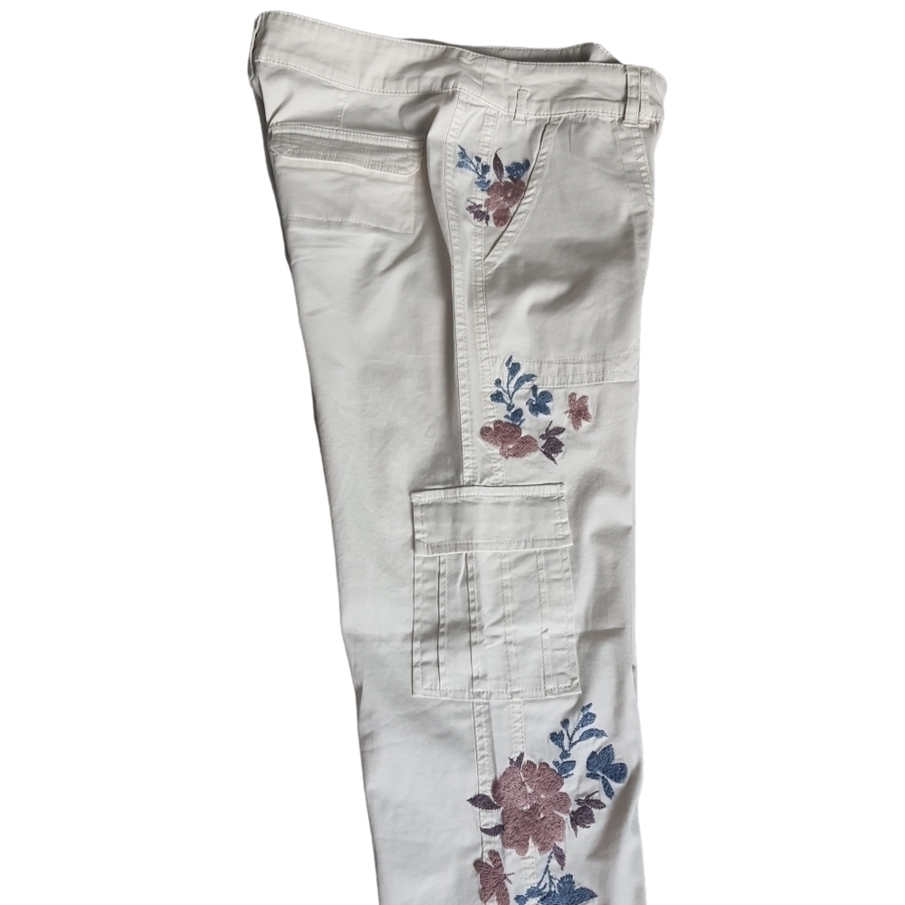 Sundance Embroidered Floral Cargo Pants Womens Size 2 Cream Spring Straight Leg - Picture 13 of 16